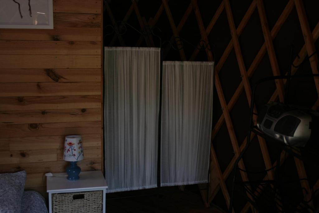 Yourtes En Terrasse Bonneval  Rum bild
